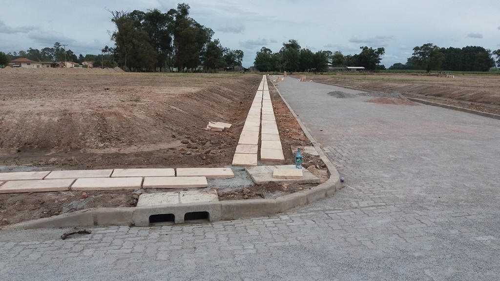 Super Pedras - Muro confeccionado com Laje de Grês